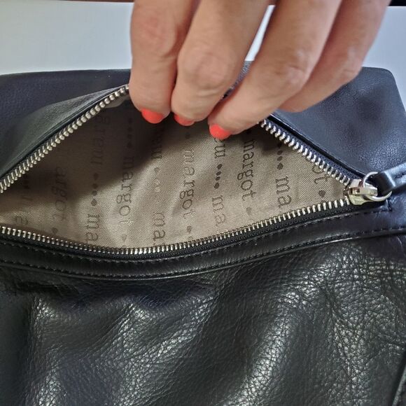 Margot black leather fold over crossbody flat shape - Picture 3 of 8